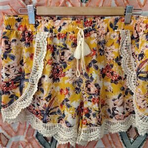 Xhilaration Shorts Floral Print size XL Whimsical